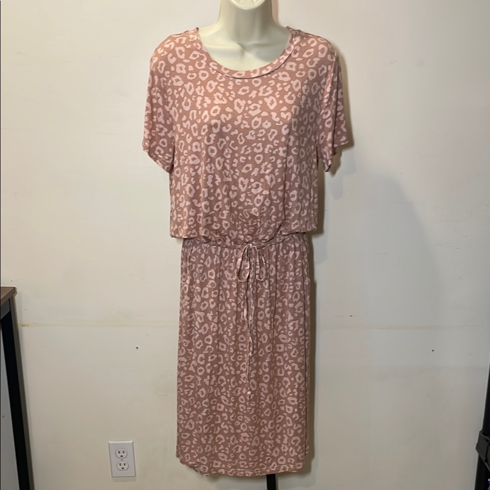 Leopard Print Casual Midi Dress with Crew Neck